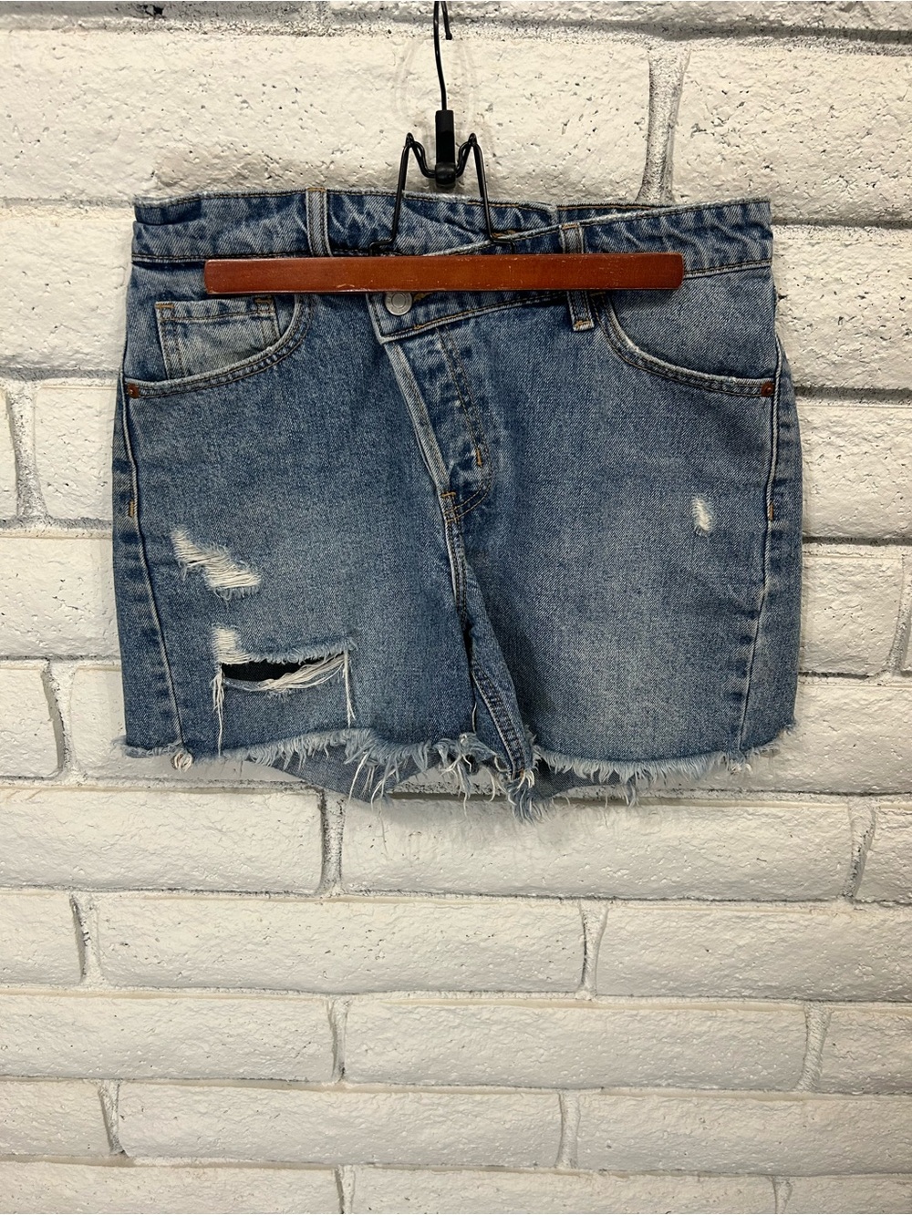 Cello Distressed‎ Denim Shorts Button Fly Raw Hem Light Wash Size Small